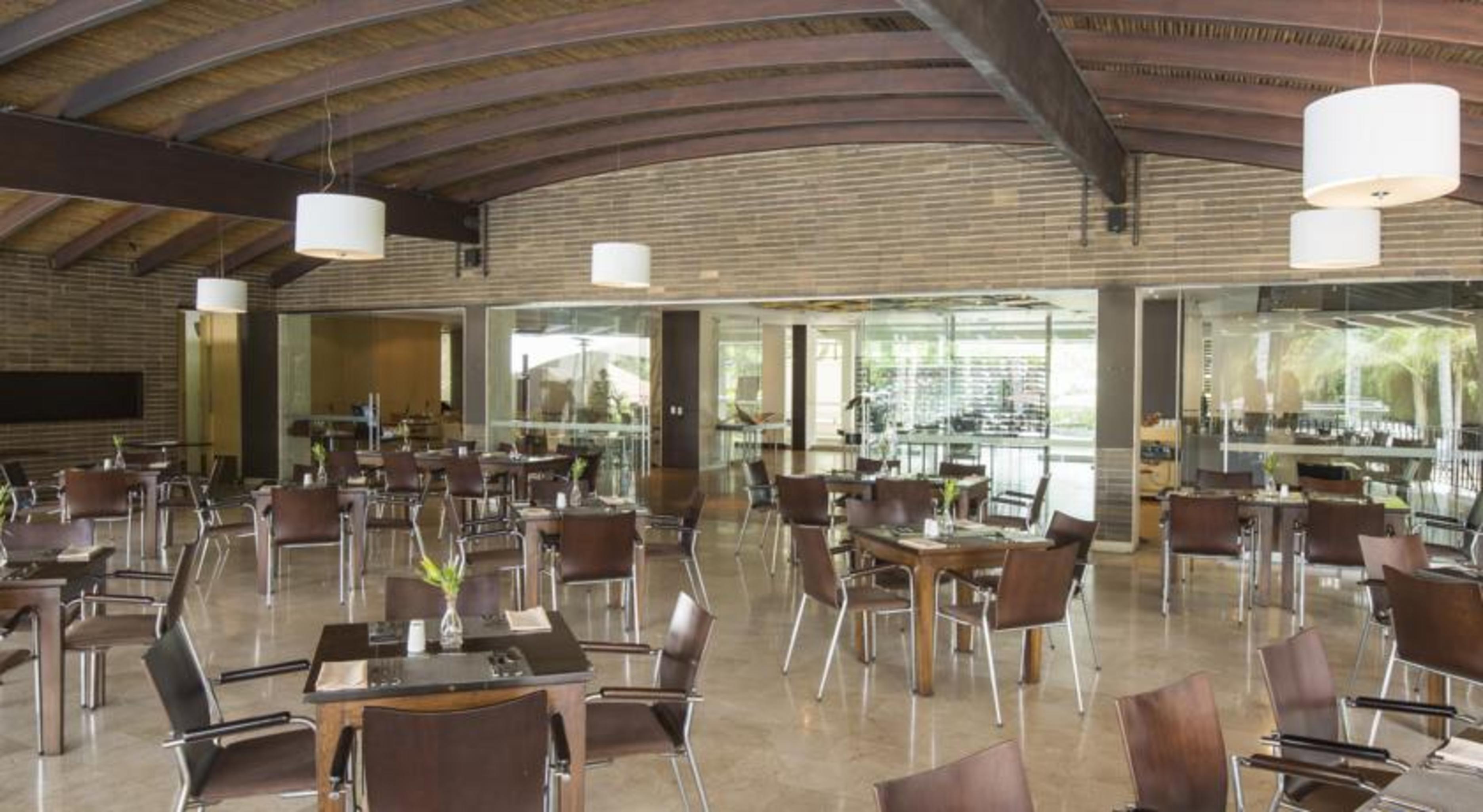 Movich Hotel Las Lomas Rionegro Exterior foto The dining room at the Center for BrainHealth