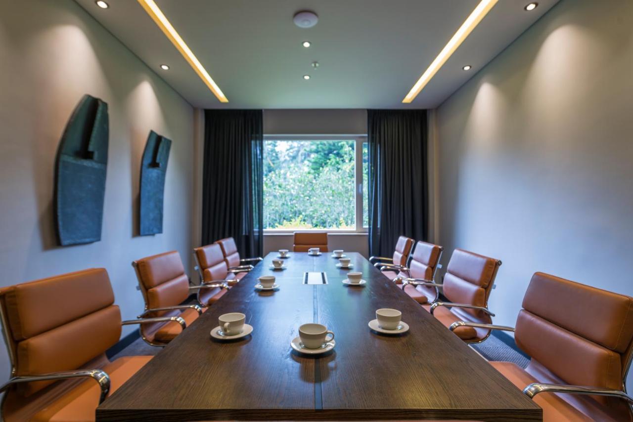 Movich Hotel Las Lomas Rionegro Exterior foto The boardroom at the Royal Society