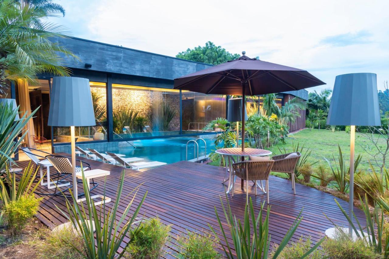 Movich Hotel Las Lomas Rionegro Exterior foto The swimming pool at the hotel